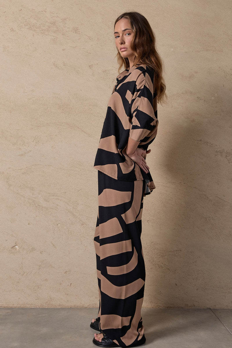 COLEB PANT - ALMOND/BLACK