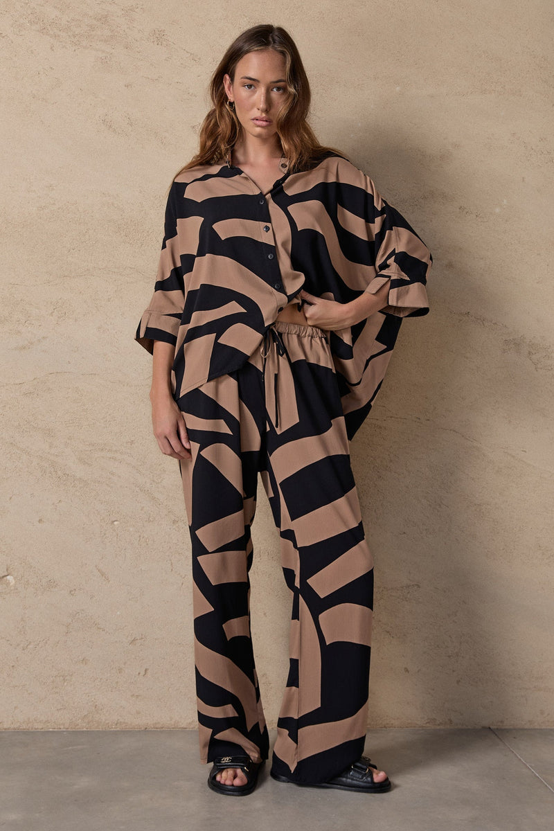 COLEB PANT - ALMOND/BLACK